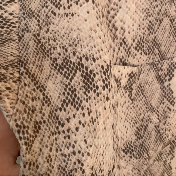 Loft Womens snake print short sleeve button up top Size small sleeveless blouse - Picture 11 of 11